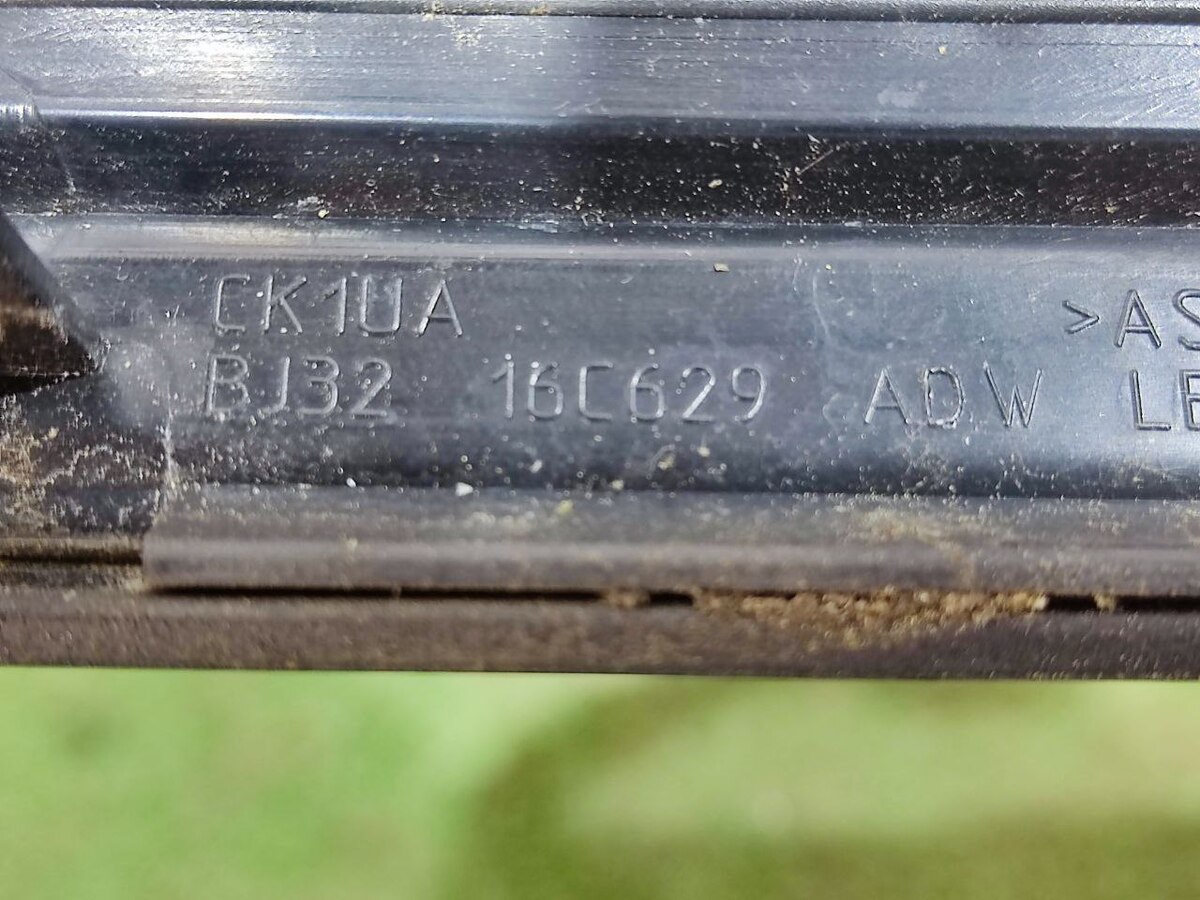 LR074254 Решітка капота ліва Range Rover Evoque L538 (2012-2018) Б/В